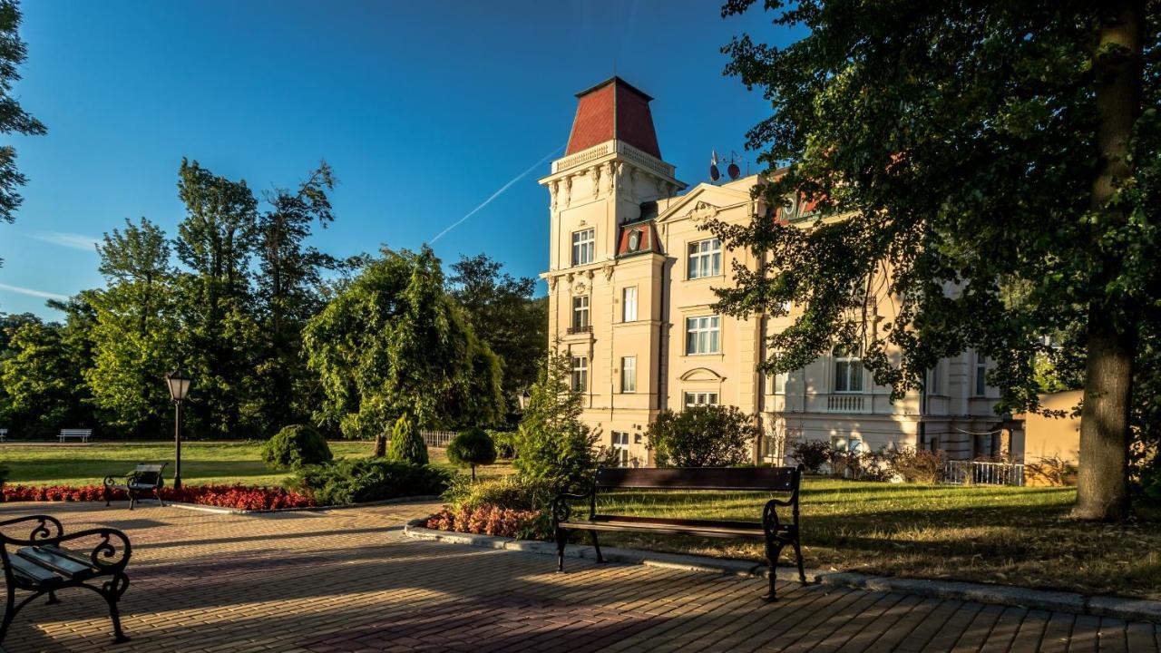 Hotel Bristol Vila Tereza Karlovy Vary Exterior foto